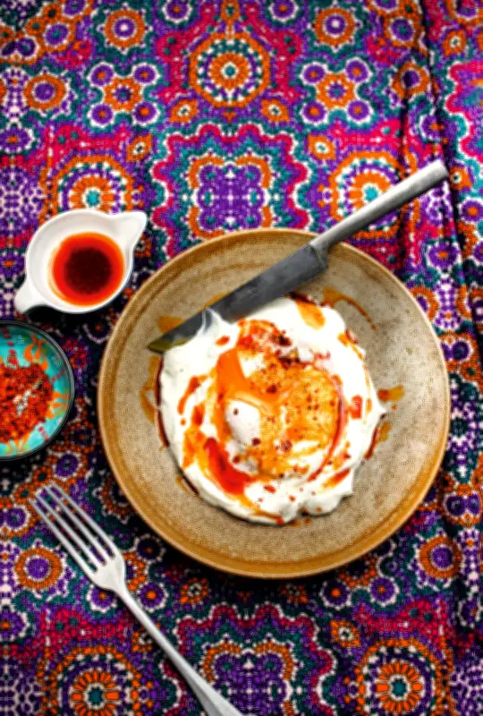 Œufs pochés au yaourt : une recette turque délicieuse pour le petit-déjeuner