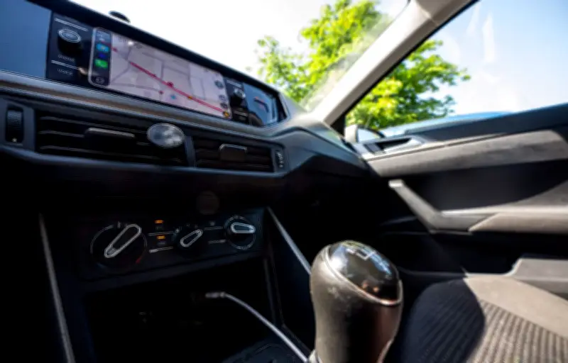 Un fêtard espagnol coincé dans une voiture bloquée par la canicule