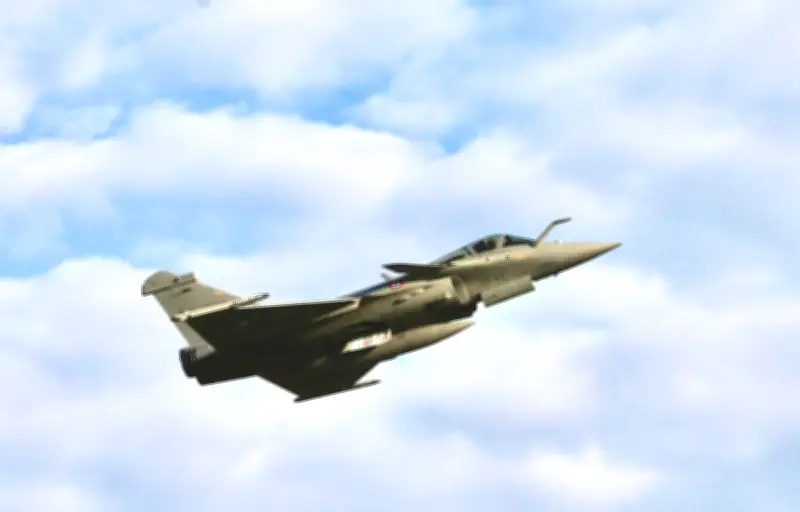 Un Rafale intercepte un ULM récalcitrant au-dessus de Nice