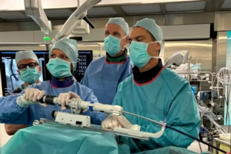 Valve tricuspide implantée sans ouvrir le cœur à Monaco : une première pour les patients inopérables