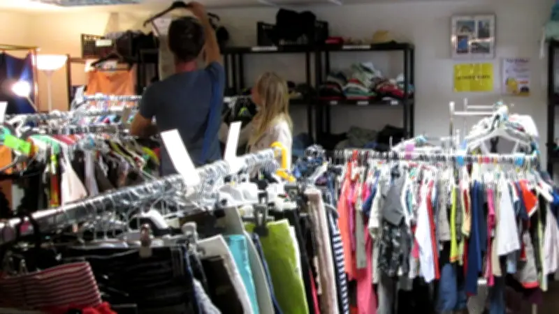 Vide boutique solidaire du Secours populaire à Saint-André-de-Sangonis