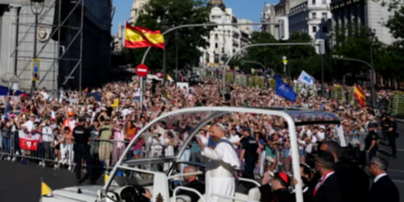 Vidéo : 1,2 million de fidèles pour la messe du pape à Madrid