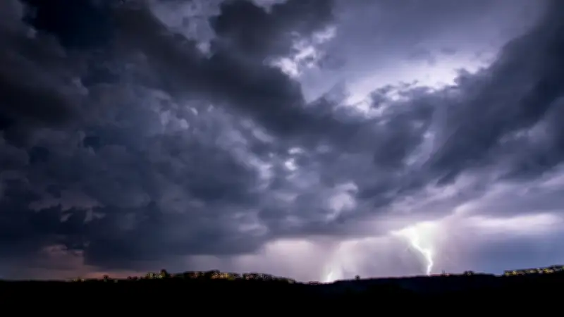 Violents orages dans le nord de la France : 7 blessés, 56 000 foyers sans électricité