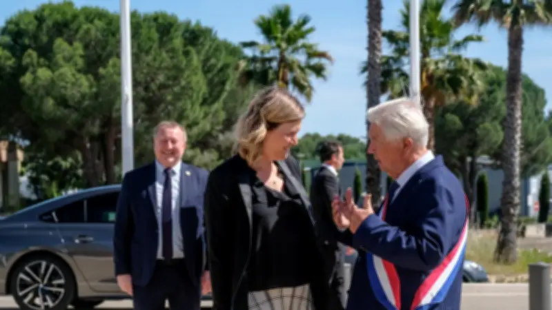 Visite politique de Yaël Braun-Pivet à Castelnau : Grand, Miro, la gauche en jeu