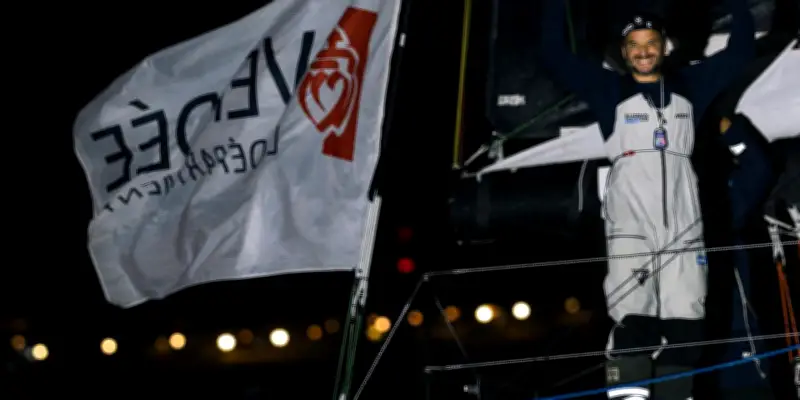 Voile : l'Italien Beccaria remporte la Vendée Arctique au terme d'une remontée spectaculaire