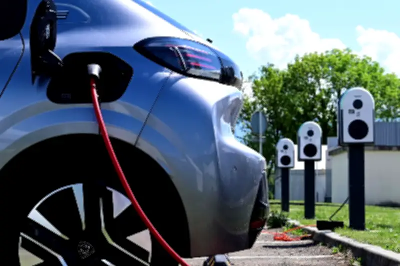 Voitures électriques : le contexte géopolitique booste les ventes en France