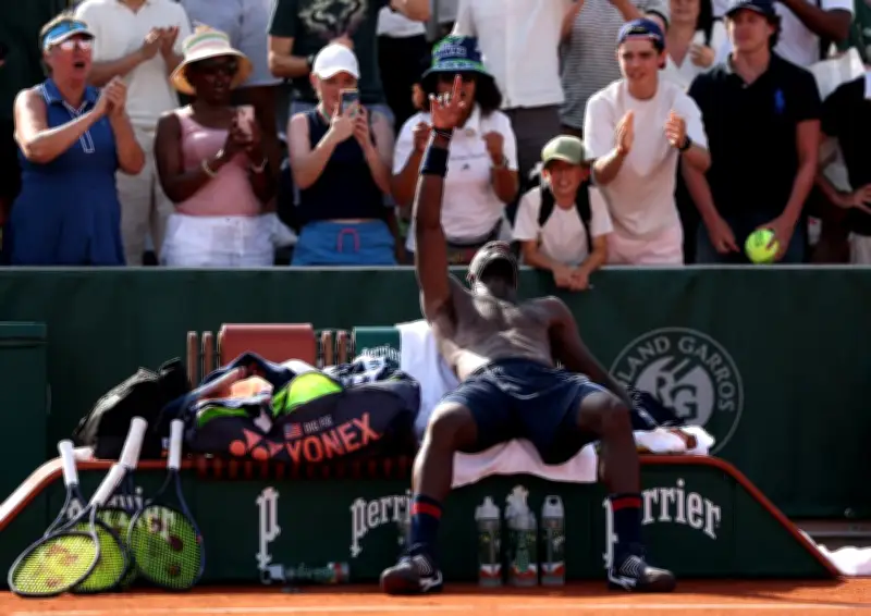 Vol de raquette, envie pressante : les moments insolites de Roland-Garros 2026