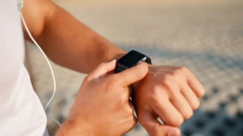 Vol déguisé à Barcelone : un suspect arrêté grâce à une montre connectée