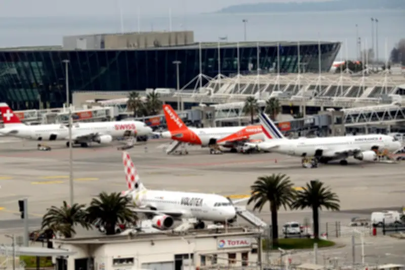 Vol Nice-Caen annulé : passagers atterrissent à Deauville après 24h de galère