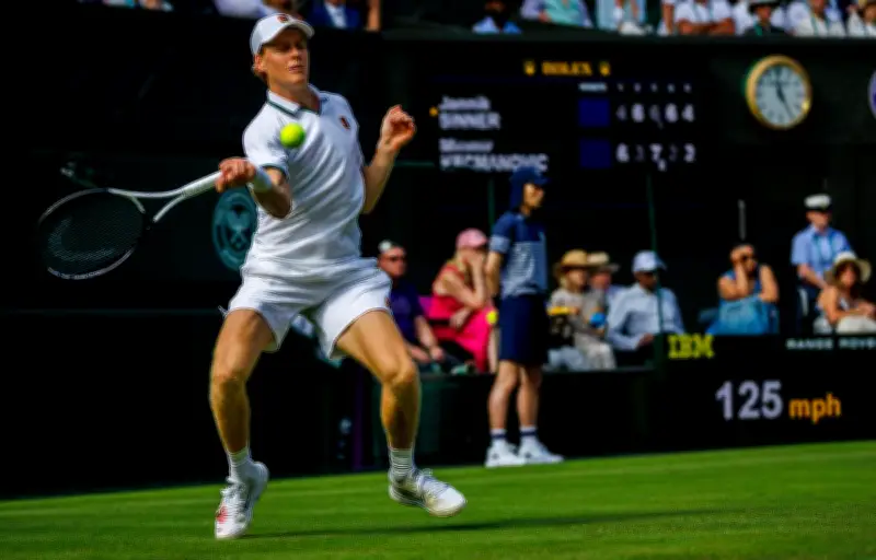 Wimbledon : Jannik Sinner s'impose avec un pied en sang face à Kecmanovic