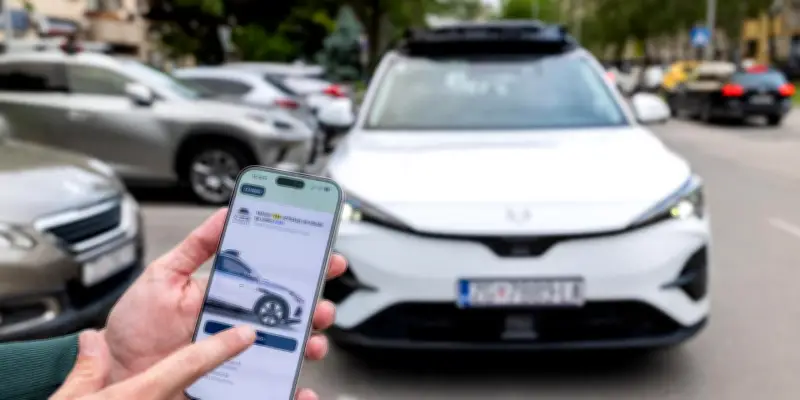 À Zagreb, les premiers robotaxis d'Europe tentent de s'insérer dans le trafic