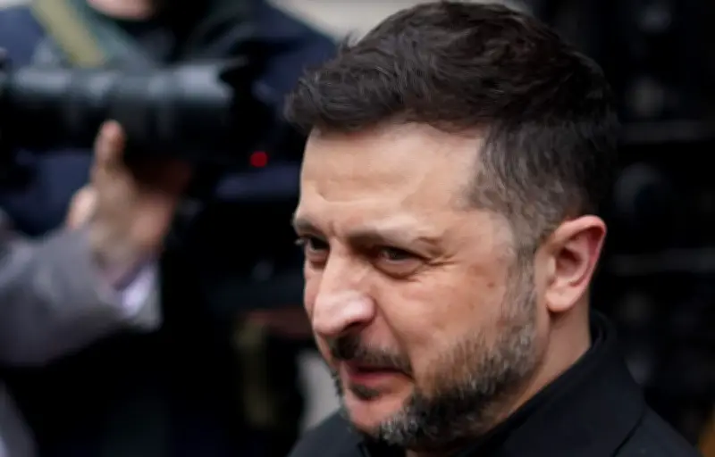 Zelensky refuse de céder le Donbass, soutien de Paris Londres Berlin