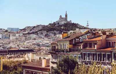 Amende record de 100 000 euros pour un multipropriétaire Airbnb à Marseille
