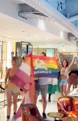Annulation de la Pride à Paris : une manifestation surprise à la Samaritaine
