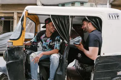 Au Caire, tuk-tuk contre voiturette : une bataille des transports collectifs qui révèle les fractures sociales en Égypte