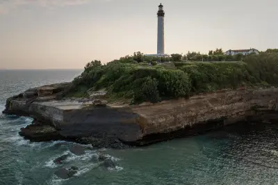 Éboulement à Biarritz : un mort, un disparu, le secteur interdit