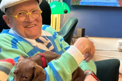 David Hockney : l'entretien exceptionnel avec Olivier Assayas pour l'expo 2025