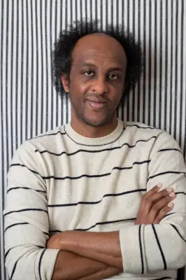Dinaw Mengestu explore l'exil éthiopien et la quête du père