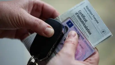 Endettée par son père à 9 ans via la carte grise : condamnation