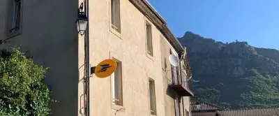 Fermeture estivale de La Poste à Vialas : un symbole du déclin rural