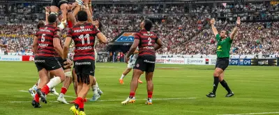 Finale Top 14 : les arbitres portent le numéro 84 pour le respect