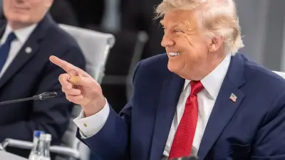 G7 d'Évian : Trump arrive en retard et lance 