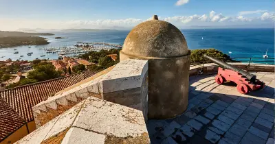 Le fort Sainte-Agathe à Porquerolles, sentinelle historique face aux défis modernes