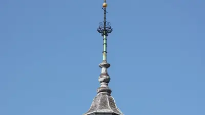 Le maire bloqué dans une nacelle à 25 mètres en inaugurant le coq de l'église
