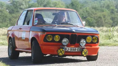 Le rallye Pays de Lozère historique fait rugir ses anciennes sur l'Aubrac