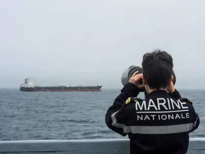 Londres intercepte un pétrolier russe de la flotte fantôme dans la Manche
