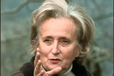 Macron salue Bernadette Chirac, « grande dame de cœur »
