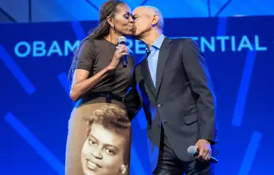 Michelle Obama rend un émouvant hommage à sa mère avec une jupe personnalisée