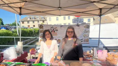 Nouveau stand thaïlandais au marché d'Aumont-Aubrac