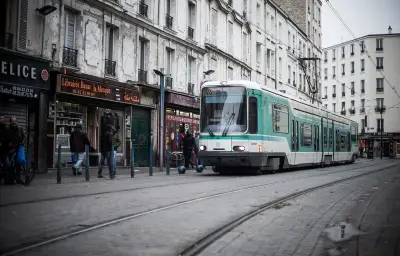Perturbations estivales dans les transports franciliens : métro, RER, Transilien