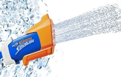 Pistolets à eau : entre jeux d'été et craintes parentales