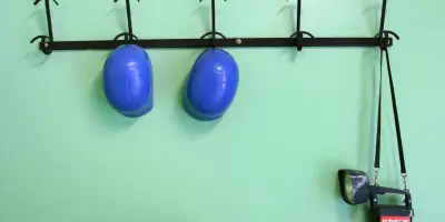 Plan gouvernemental : un casque coloré pour protéger les jeunes travailleurs