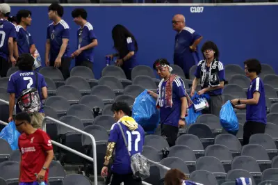 Pourquoi les supporters japonais nettoient les tribunes après chaque match