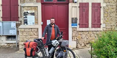 Présidentielle 2027 : à vélo, la campagne décalée d'un candidat citoyen