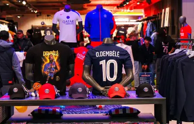 PSG : des fans en folie pour les maillots deux étoiles