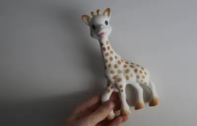 Rappel massif du livre interactif Sophie la Girafe dans toute la France