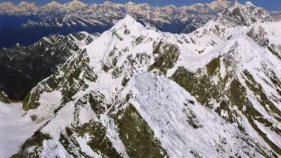 Record absolu : plus de 1 000 alpinistes sur l'Everest en 2026