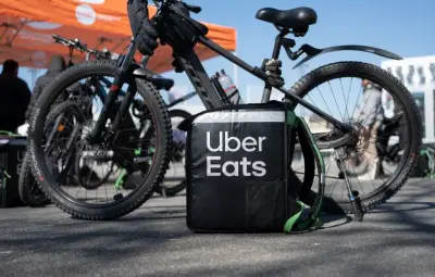 Rennes crée des aires d'attente dédiées aux livreurs à vélo