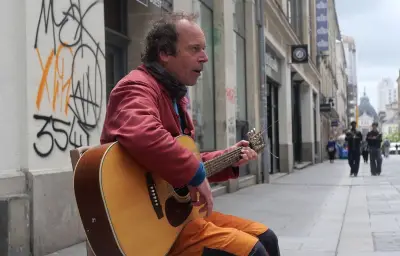 Rennes : un arrêté anti-musiciens de rue provoque la colère d'un chanteur