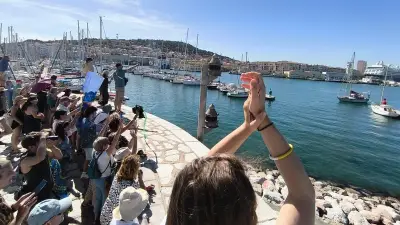 Retour triomphal à Sète pour les navigateurs Nicolas et Miléna après 4 ans de tour du monde