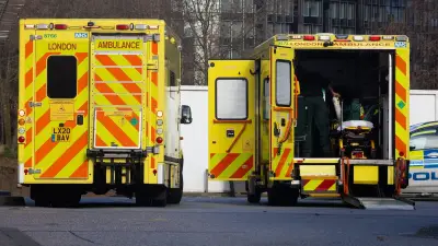 Royaume-Uni : 90 ambulances en attente devant les hôpitaux, urgence décrétée