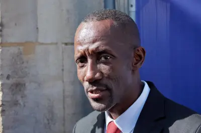 Saint-Denis porte plainte après une banderole raciste appelant à la « remigration » sur la basilique