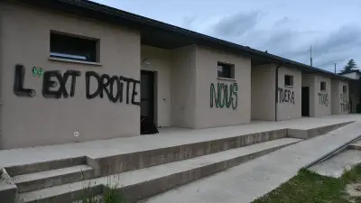 Tags antifascistes dans l'Aveyron : le maire porte plainte et veut des caméras