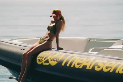 TheArsenale et Pirelli : 12 produits déjantés, du maillot au bateau gonflable