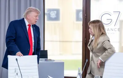 Trump affirme que Meloni l'a supplié pour une photo, elle dément