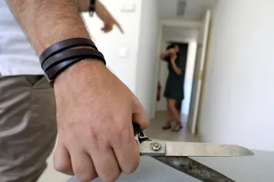 Un commerçant toulonnais se plante des ciseaux dans la cuisse pour retenir son ex-compagne